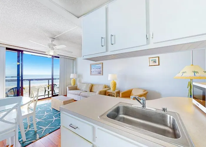 Holiday home Joyful Beachfront With Balcony Pools Gym Game & Ac *
