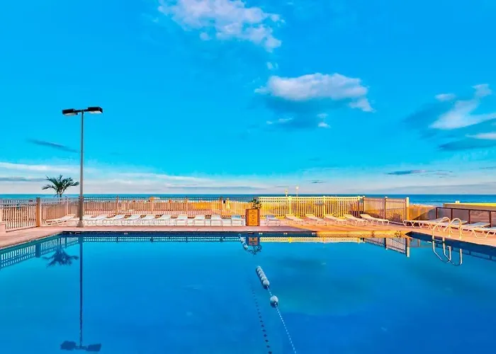 Joyful Beachfront With Balcony Pools Gym Game & Ac Holiday home *
