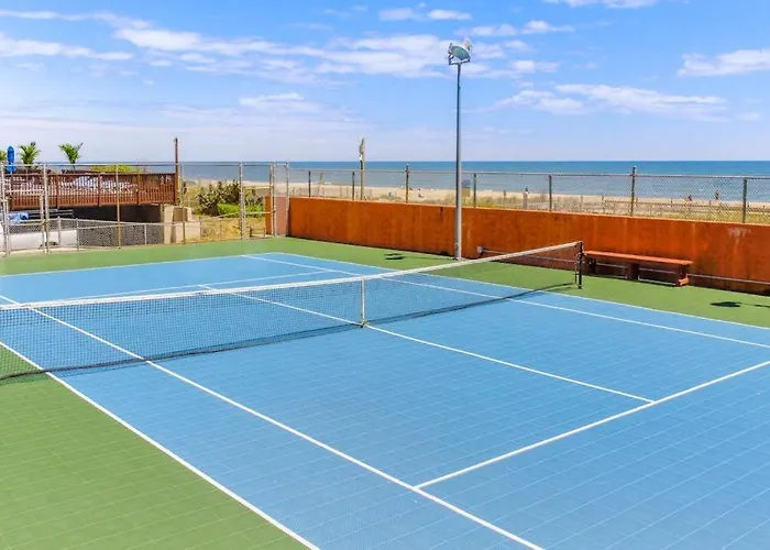 Holiday home Joyful Beachfront With Balcony Pools Gym Game & Ac *