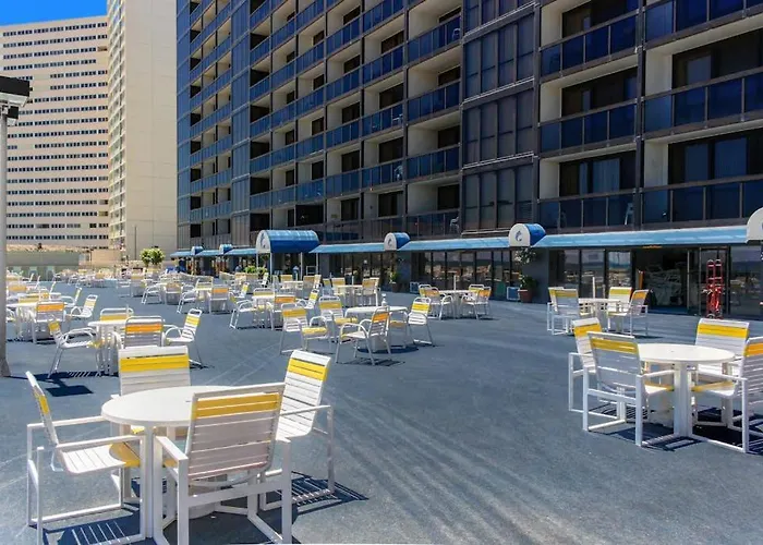Joyful Beachfront With Balcony Pools Gym Game & Ac Holiday home